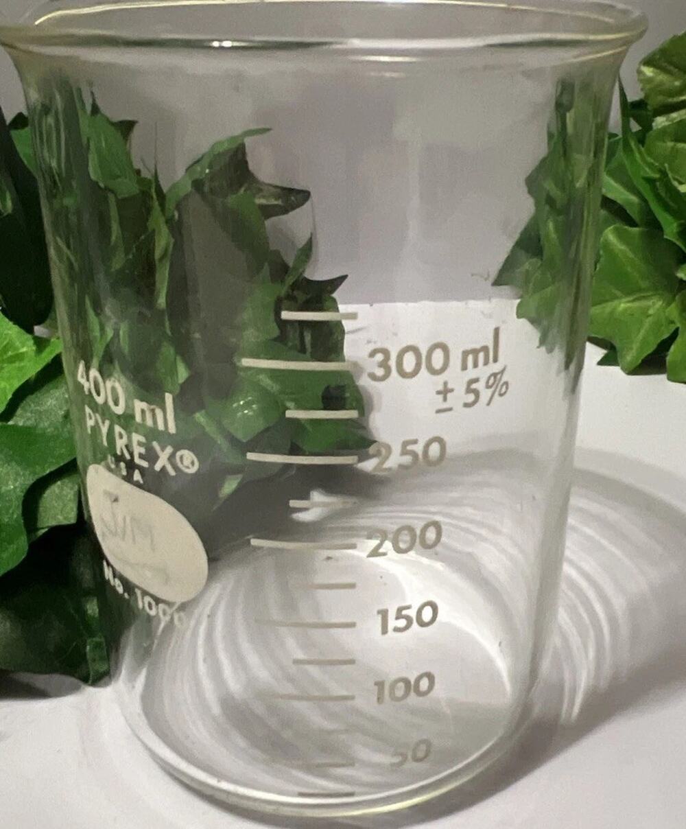 Vintage Pyrex beaker 400mL
